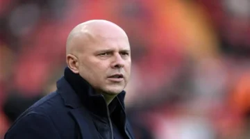 ورطة كبيرة.. لاعب ليفربول يواجه عقوبة إيقاف بعد اشتباك مع ليدز يونايتد